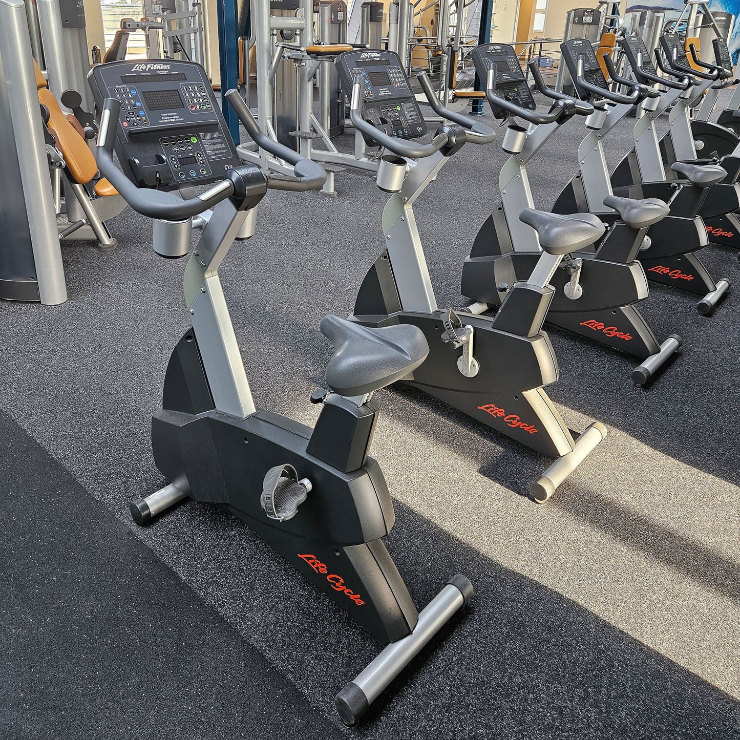 Life Fitness &amp; Hammer Strength - 95 pieces of fitness equipment - 105 stations, strength training equipment, cardio equipment, plate-loaded equipment, benches, etc. - complete gym - used, refurbished, top condition