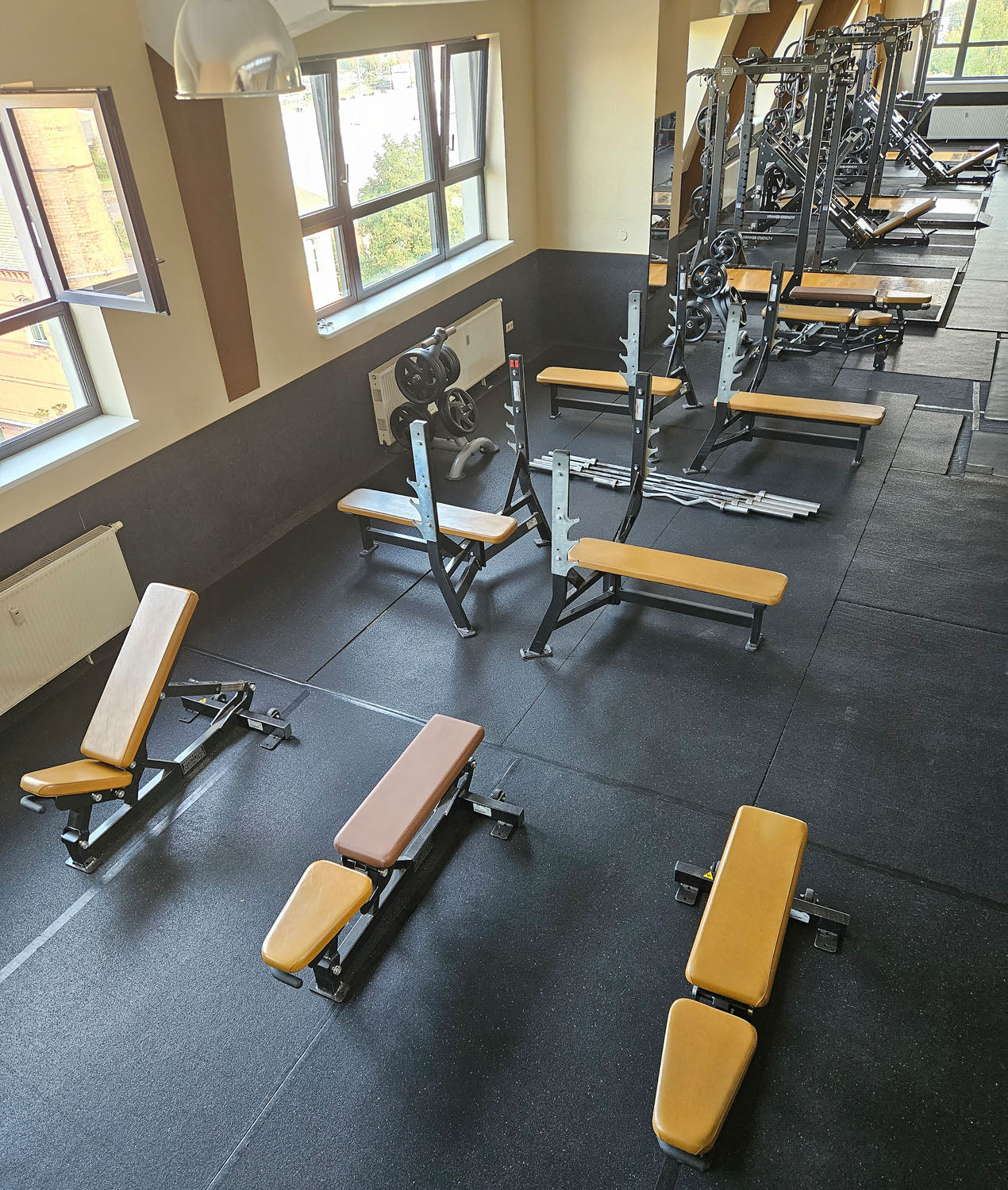 Life Fitness &amp; Hammer Strength - 95 pieces of fitness equipment - 105 stations, strength training equipment, cardio equipment, plate-loaded equipment, benches, etc. - complete gym - used, refurbished, top condition