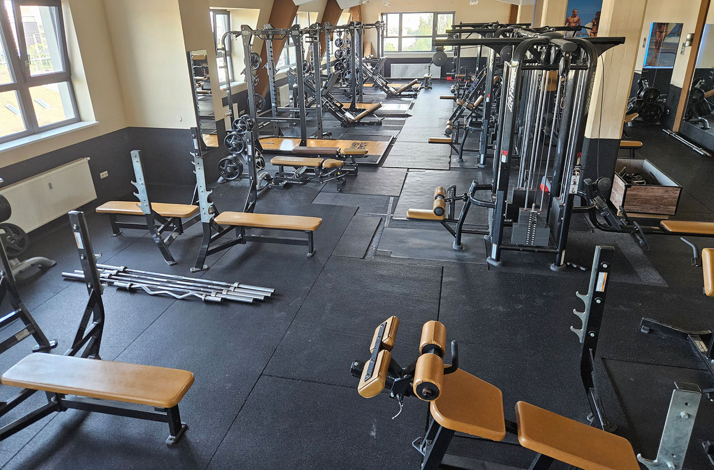 Life Fitness &amp; Hammer Strength - 95 pieces of fitness equipment - 105 stations, strength training equipment, cardio equipment, plate-loaded equipment, benches, etc. - complete gym - used, refurbished, top condition