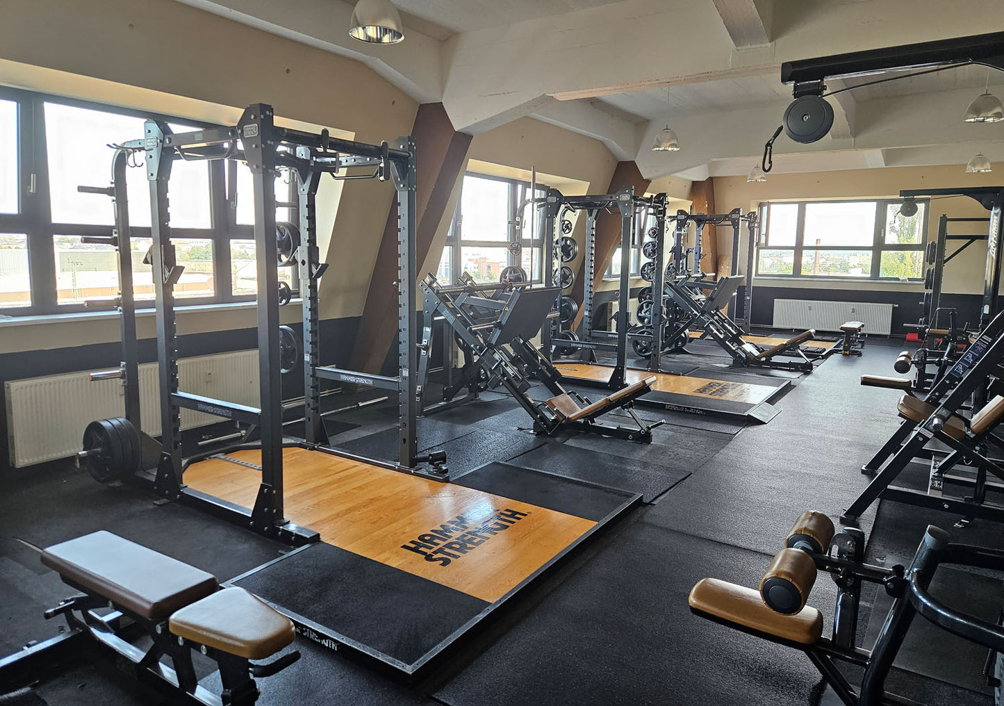 Life Fitness &amp; Hammer Strength - 95 pieces of fitness equipment - 105 stations, strength training equipment, cardio equipment, plate-loaded equipment, benches, etc. - complete gym - used, refurbished, top condition