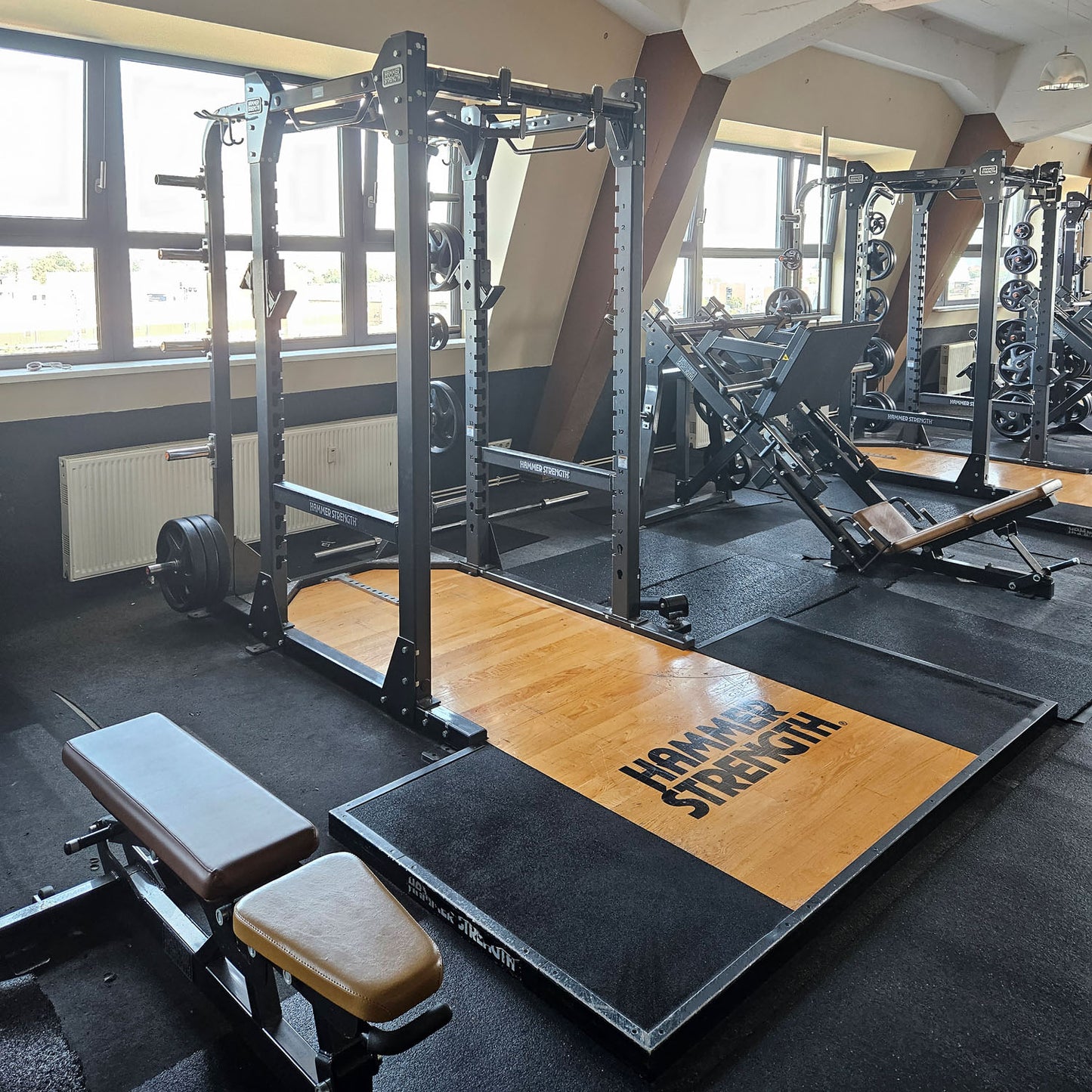 Life Fitness &amp; Hammer Strength - 95 pieces of fitness equipment - 105 stations, strength training equipment, cardio equipment, plate-loaded equipment, benches, etc. - complete gym - used, refurbished, top condition