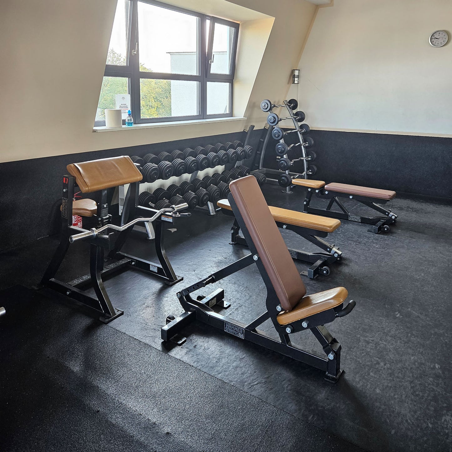 Life Fitness &amp; Hammer Strength - 95 pieces of fitness equipment - 105 stations, strength training equipment, cardio equipment, plate-loaded equipment, benches, etc. - complete gym - used, refurbished, top condition