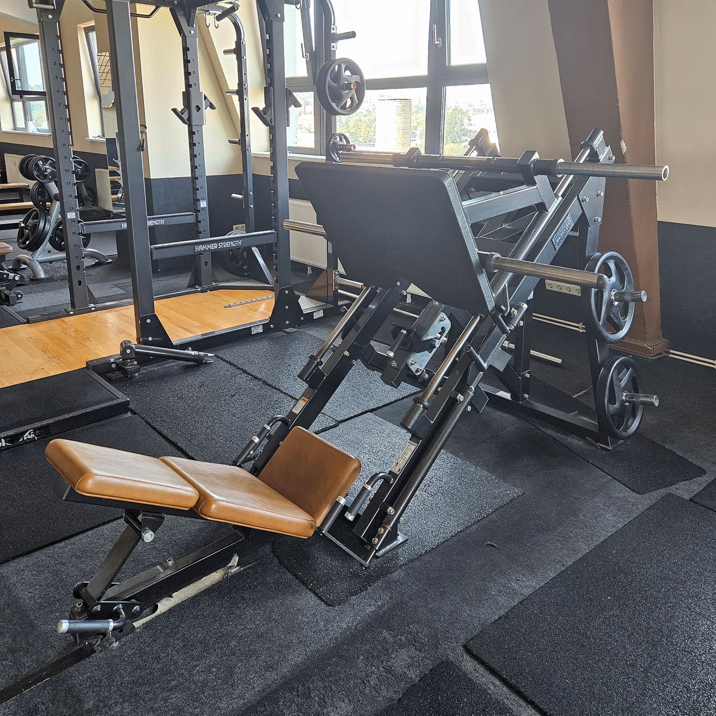 Life Fitness &amp; Hammer Strength - 95 pieces of fitness equipment - 105 stations, strength training equipment, cardio equipment, plate-loaded equipment, benches, etc. - complete gym - used, refurbished, top condition