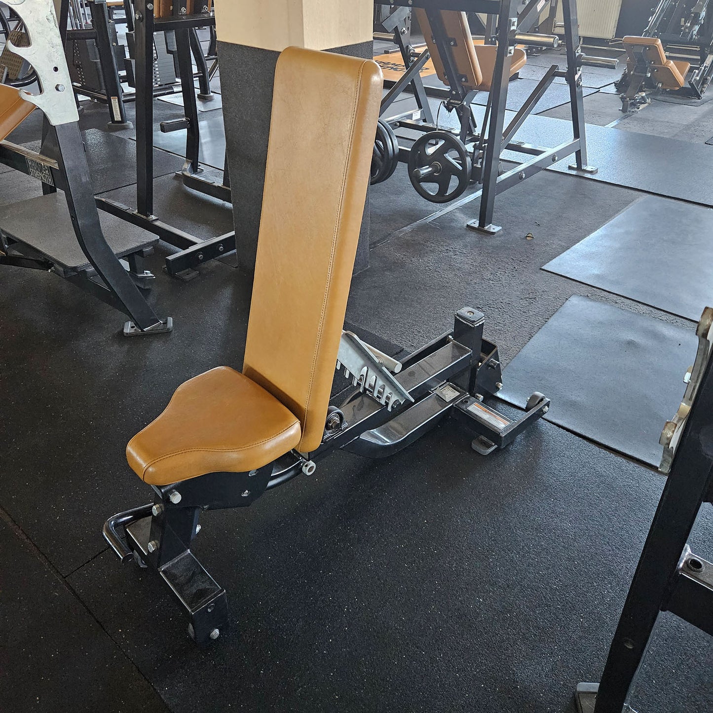 Life Fitness &amp; Hammer Strength - 95 pieces of fitness equipment - 105 stations, strength training equipment, cardio equipment, plate-loaded equipment, benches, etc. - complete gym - used, refurbished, top condition
