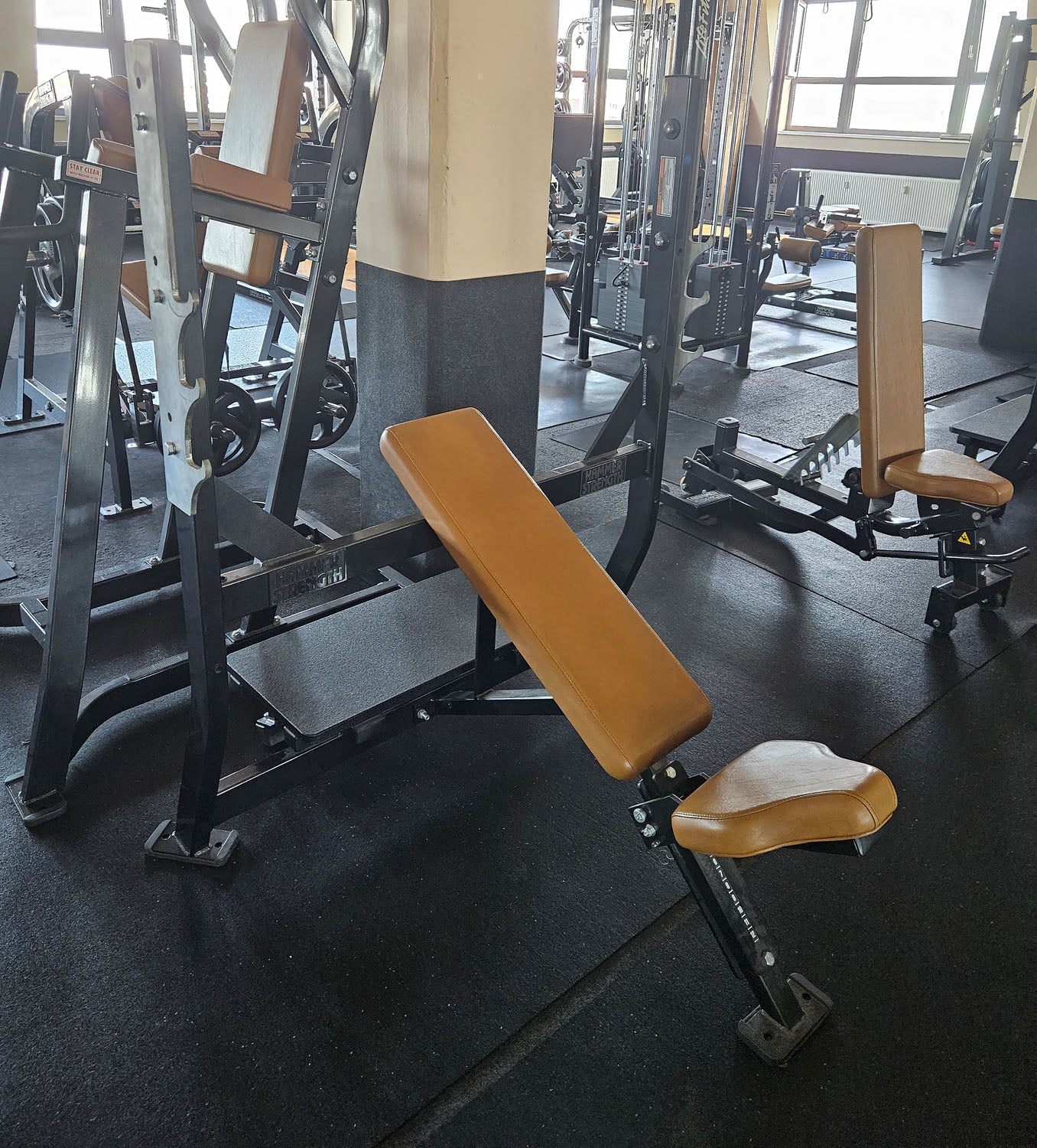 Life Fitness &amp; Hammer Strength - 95 pieces of fitness equipment - 105 stations, strength training equipment, cardio equipment, plate-loaded equipment, benches, etc. - complete gym - used, refurbished, top condition