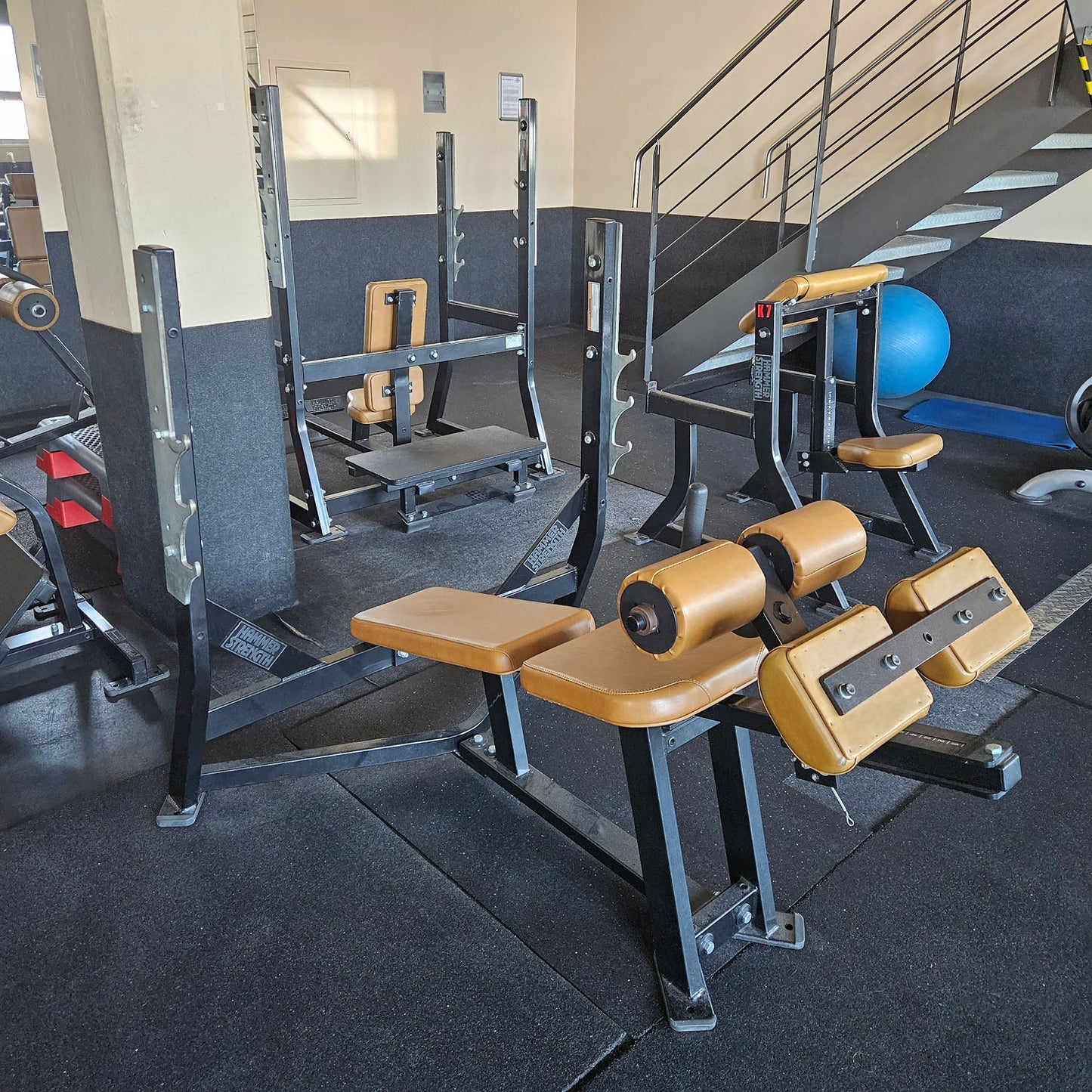 Life Fitness &amp; Hammer Strength - 95 pieces of fitness equipment - 105 stations, strength training equipment, cardio equipment, plate-loaded equipment, benches, etc. - complete gym - used, refurbished, top condition