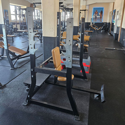 Life Fitness &amp; Hammer Strength - 95 pieces of fitness equipment - 105 stations, strength training equipment, cardio equipment, plate-loaded equipment, benches, etc. - complete gym - used, refurbished, top condition