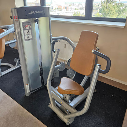 Life Fitness Optima Series - 12 Kraftgeräte im Set, 14 Trainingsstationen, Farbe Silber, gebraucht - überholter Zustand