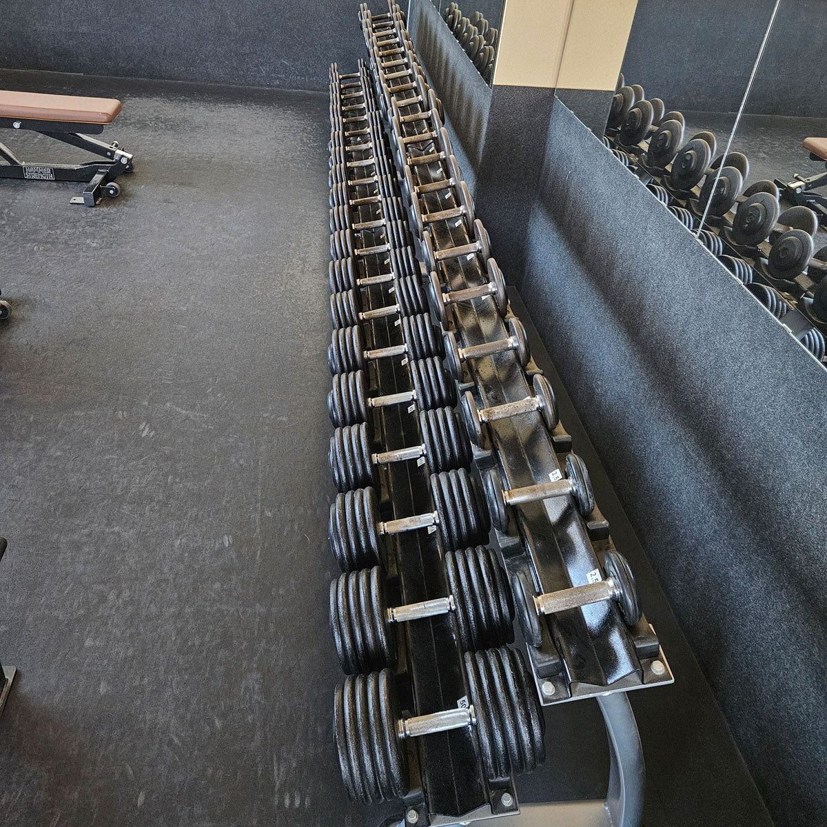 ElbeSport Kurzhantelsatz aus Guss von 2,5 bis 50kg in 2,5kg Stufen ( 20 Paare ) Oldschool, INKLUSIVE Kurzhantelablagen, gebraucht - mit Gebrauchsspuren