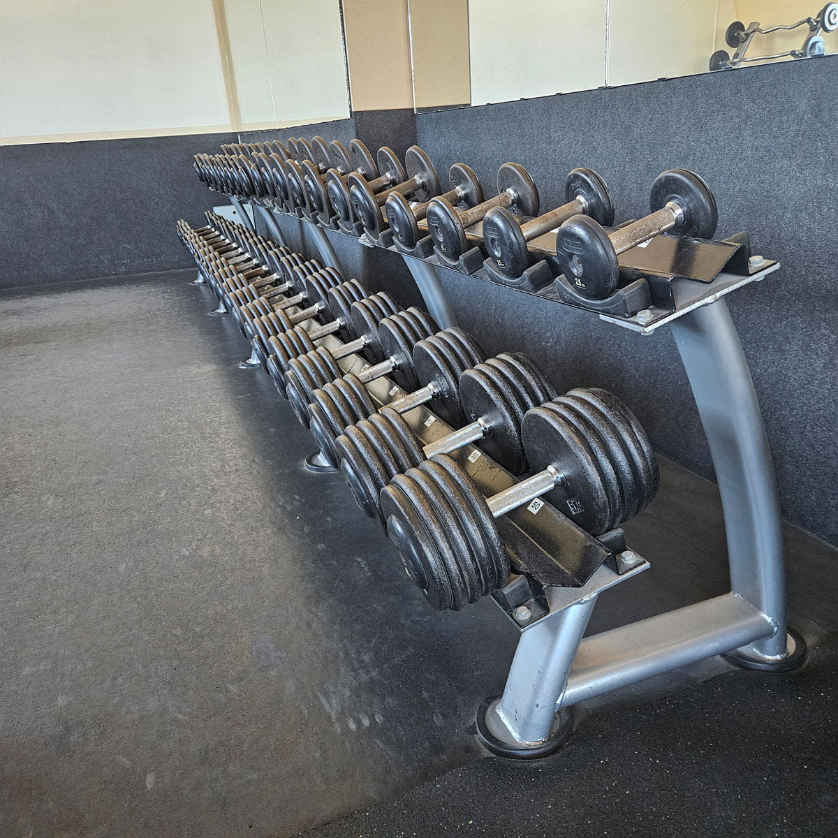 ElbeSport Kurzhantelsatz aus Guss von 2,5 bis 50kg in 2,5kg Stufen ( 20 Paare ) Oldschool, INKLUSIVE Kurzhantelablagen, gebraucht - mit Gebrauchsspuren