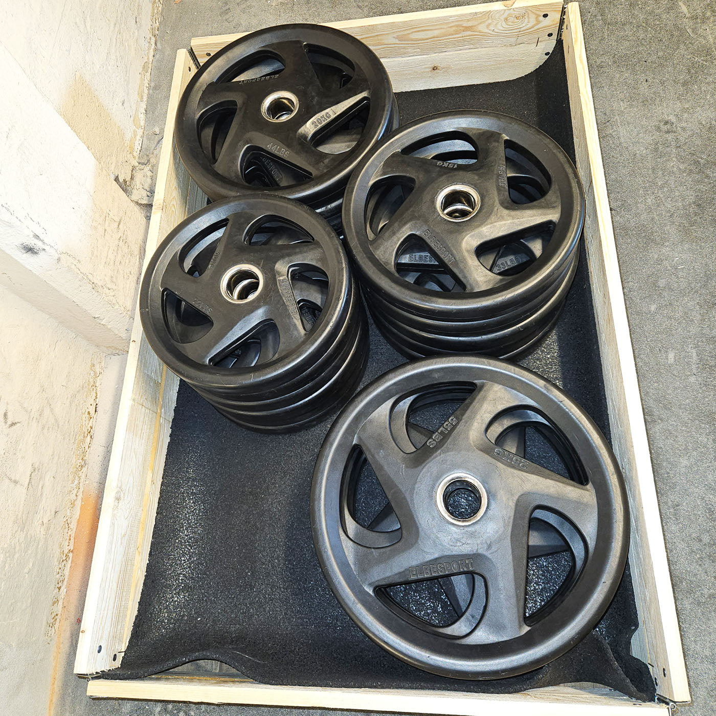 Elbesport Olympia weight plates V5, rubber, 1722 kg total, 138 rubberized grippers, color black, used - relatively good condition - visual signs of wear