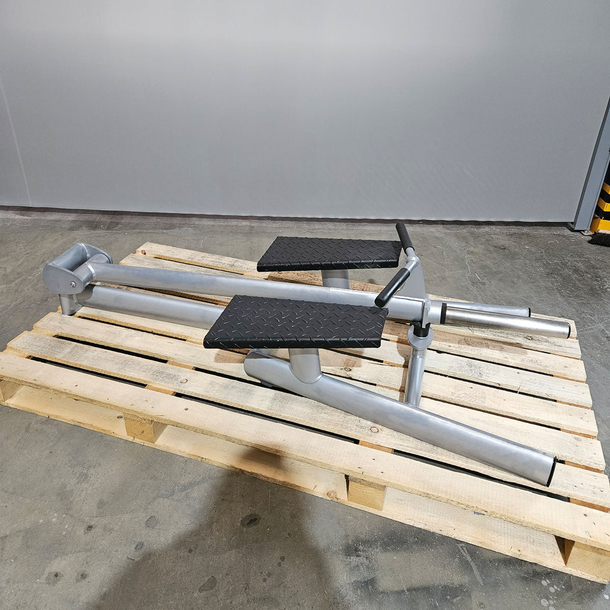 Gym80 Sygnum T-Bar Row Rowing Station - Similar to Pure Kraft 4018 Rowing Machine or 4138 Floor Barbell - Plate-loaded Strength Equipment Rowing, Silver Frame, Used - Refurbished Condition