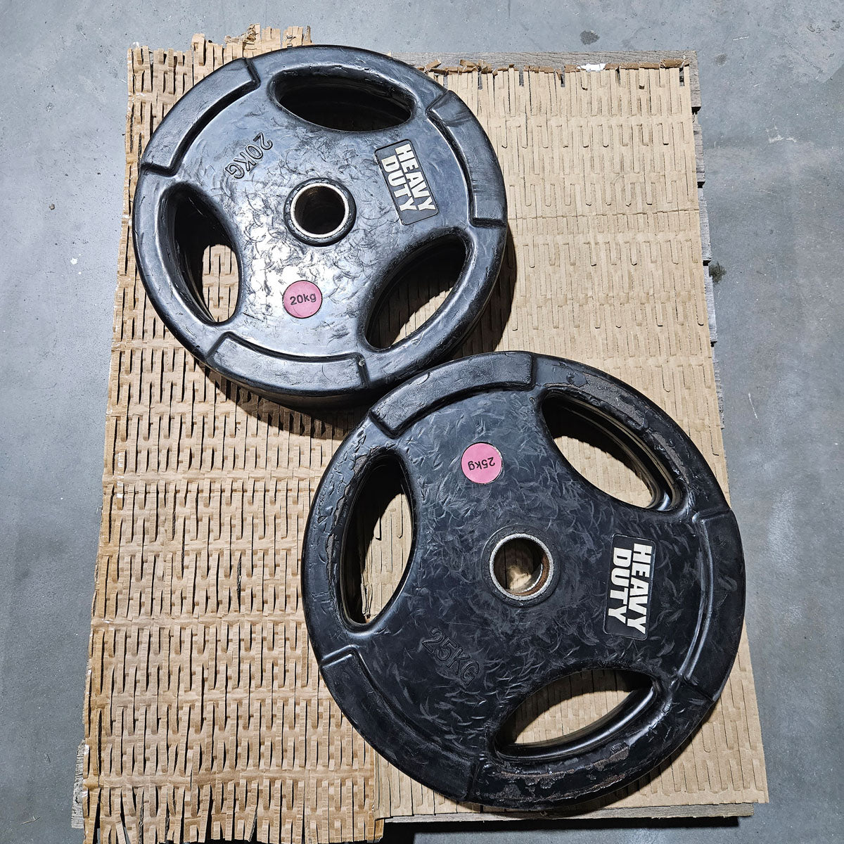 Set 180kg Hantelscheiben aus Gummi, 4x 25kg und 4x 20kg Scheiben mit 50mm Durchmesser, gebraucht - mit Gebrauchsspuren
