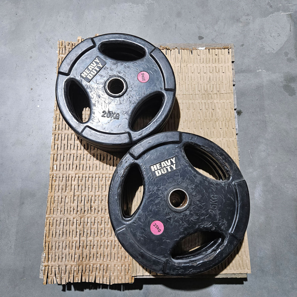 Set 180kg Hantelscheiben aus Gummi, 4x 25kg und 4x 20kg Scheiben mit 50mm Durchmesser, gebraucht - mit Gebrauchsspuren