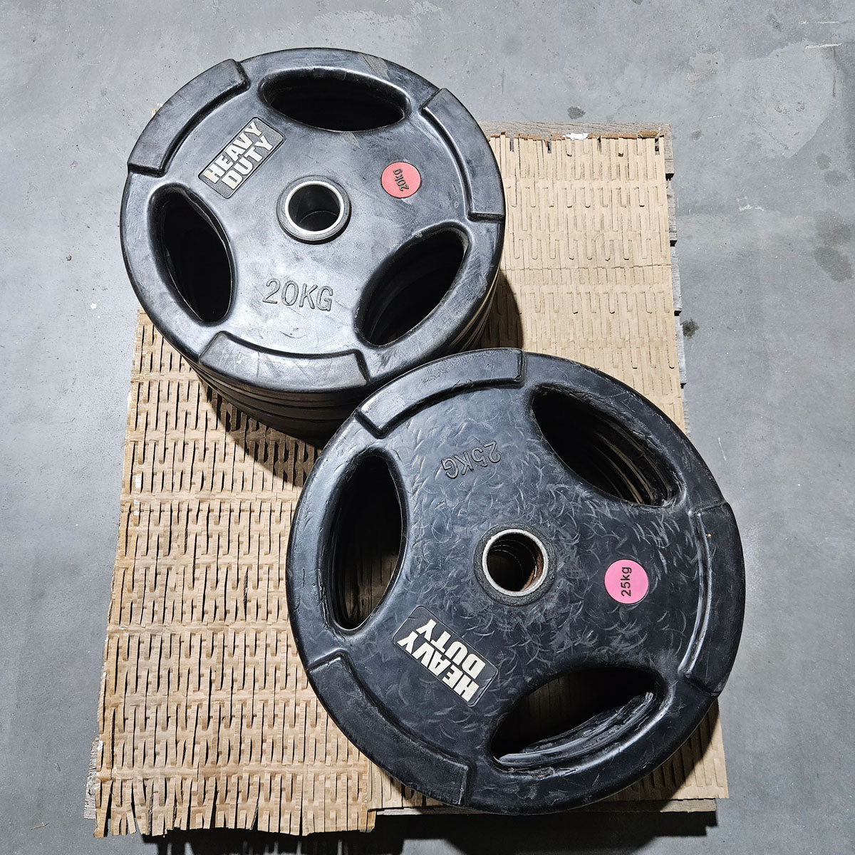 Set 180kg Hantelscheiben aus Gummi, 4x 25kg und 4x 20kg Scheiben mit 50mm Durchmesser, gebraucht - mit Gebrauchsspuren