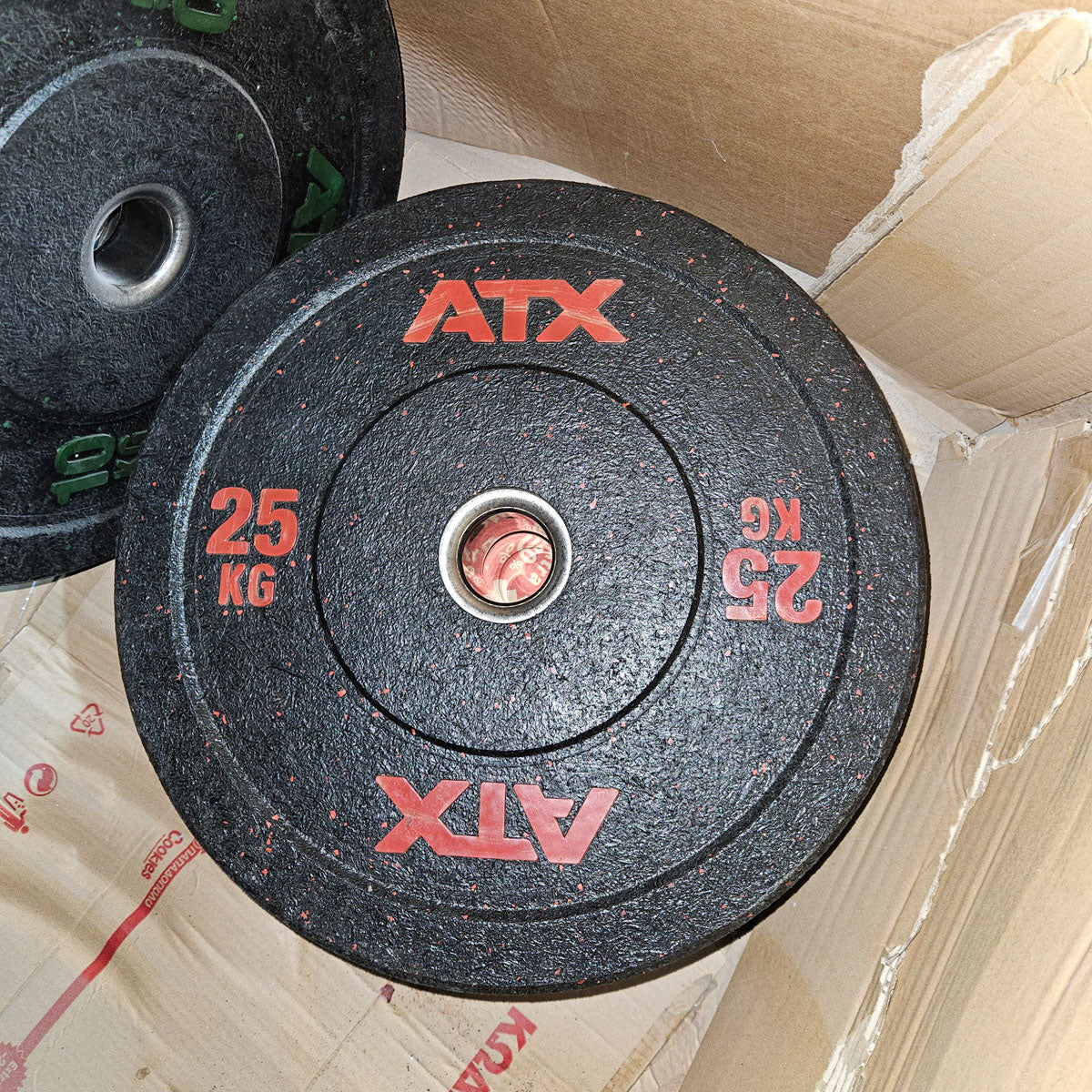 Set 230kg Bumper Plates von ATX - 2x 25kg, 4x 20kg, 4x 15kg, 4x 10kg, Hantelscheiben 50mm Durchmesser aus Granulat gepresst in Schwarz mit bunten Farbflecken, gebraucht - mit Gebrauchsspuren