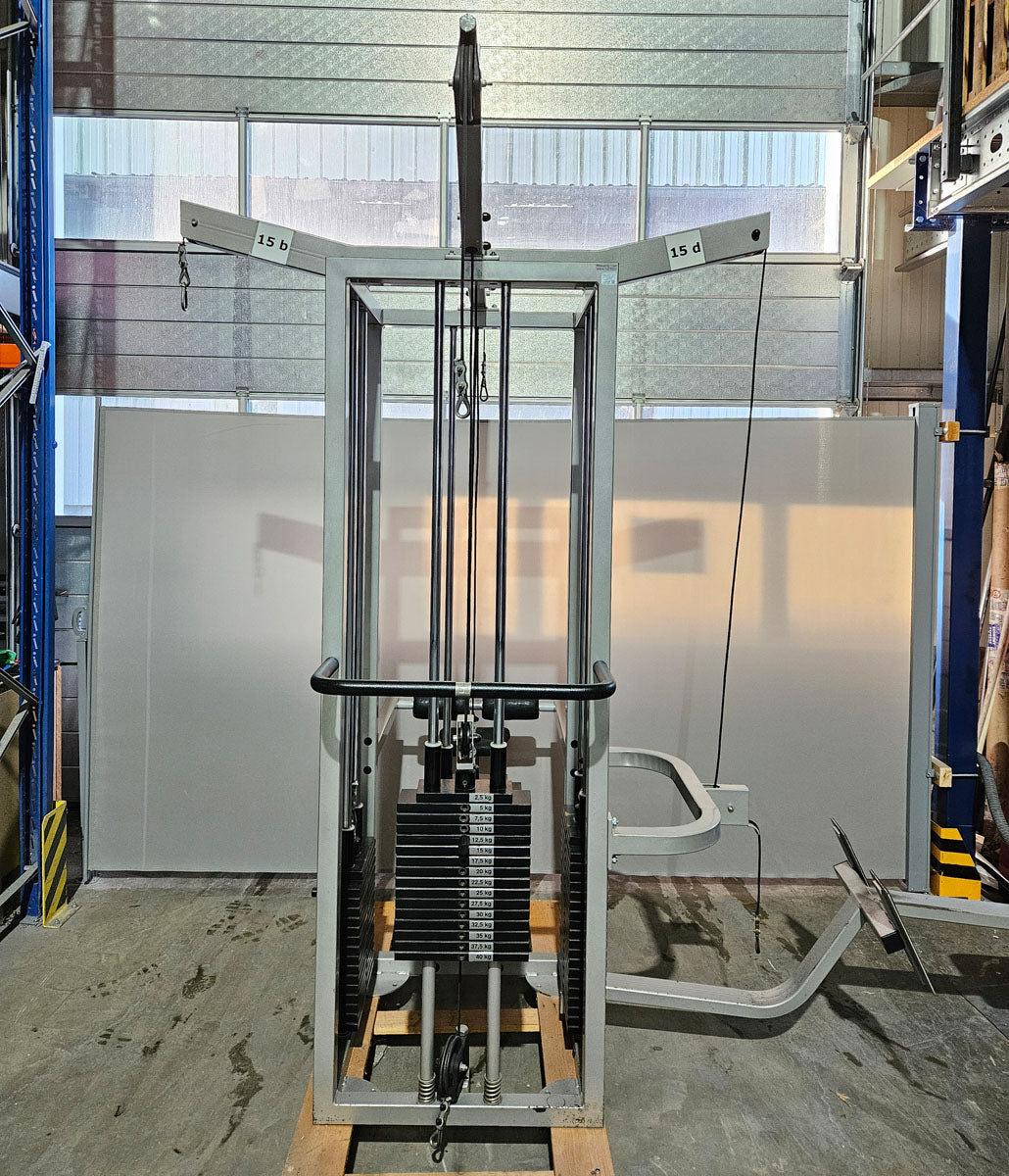 4 Stationenturm, 4 Stack Multi Station, große Gewichtsblöcke, Latzug, Rudern und 2 Seilzüge, Oldschool Bodybuilding, Rahmenfarbe Silber, gebraucht - geprüfter Zustand mit Gebrauchsspuren
