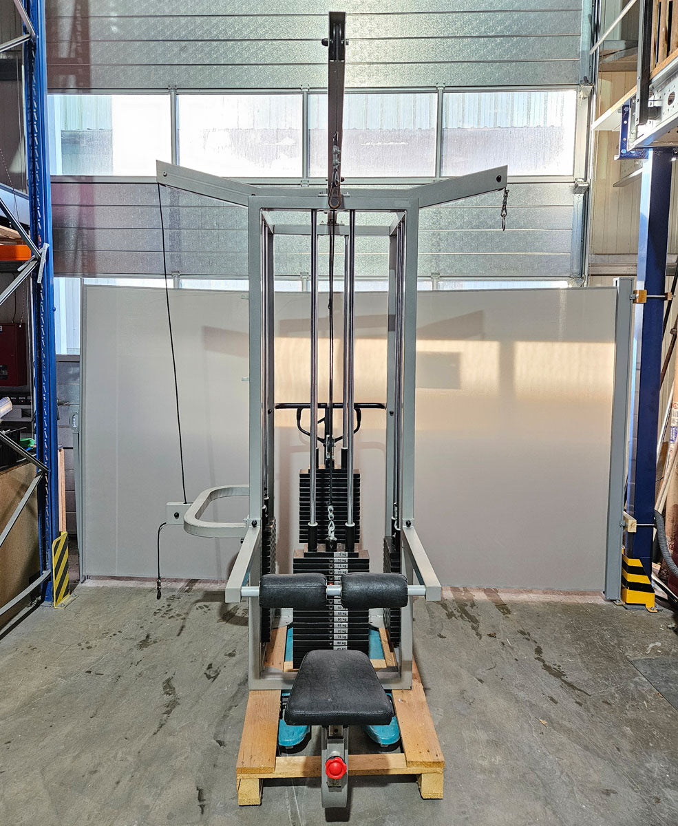 4 Stationenturm, 4 Stack Multi Station, große Gewichtsblöcke, Latzug, Rudern und 2 Seilzüge, Oldschool Bodybuilding, Rahmenfarbe Silber, gebraucht - geprüfter Zustand mit Gebrauchsspuren