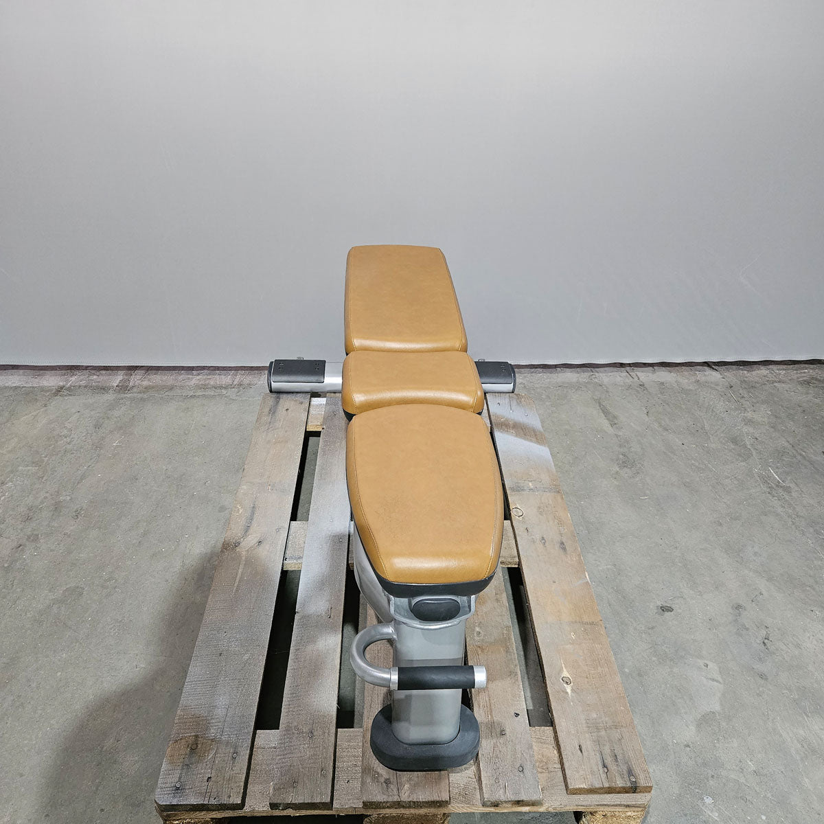 Life Fitness Multi-Adjustable Bench SMAB, Signature Series, frame color silver, upholstery color orange, used - refurbished condition