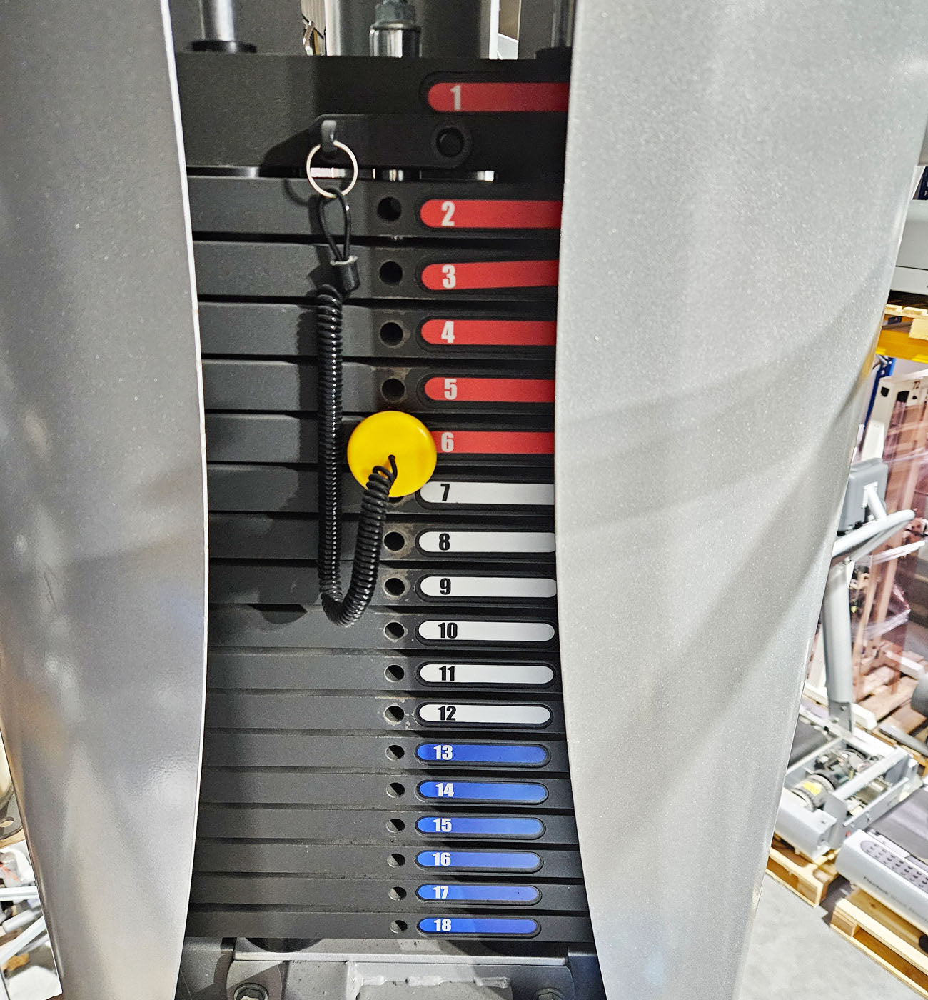Hoist Roc-IT Low Back RS1204, Lower Back, Back Extension Machine, Roc IT Selectorized Series with plug-in weights, predecessor of the RS-2204, frame color silver, used - refurbished condition