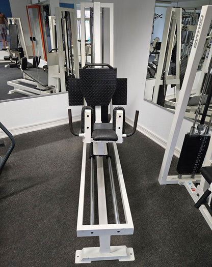 Beinpresse Oldschool, Leg Press, 225kg Gewichtsblock, Hersteller wahrscheinlich Gym80 oder L+K oder Galaxy, Bodybuilding Kraftgerät - Rahmenfarbe Weiß, gebraucht mit Gebrauchsspuren