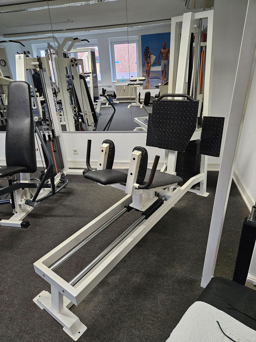 Beinpresse Oldschool, Leg Press, 225kg Gewichtsblock, Hersteller wahrscheinlich Gym80 oder L+K oder Galaxy, Bodybuilding Kraftgerät - Rahmenfarbe Weiß, gebraucht mit Gebrauchsspuren
