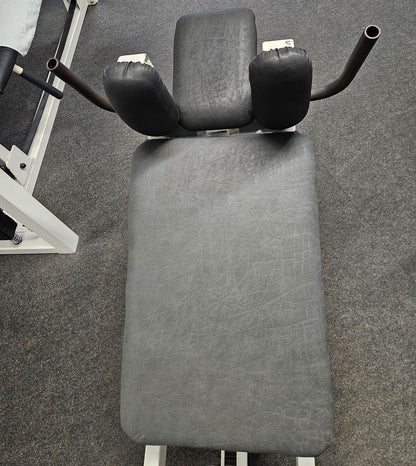 Beinpresse Oldschool, Leg Press, 225kg Gewichtsblock, Hersteller wahrscheinlich Gym80 oder L+K oder Galaxy, Bodybuilding Kraftgerät - Rahmenfarbe Weiß, gebraucht mit Gebrauchsspuren