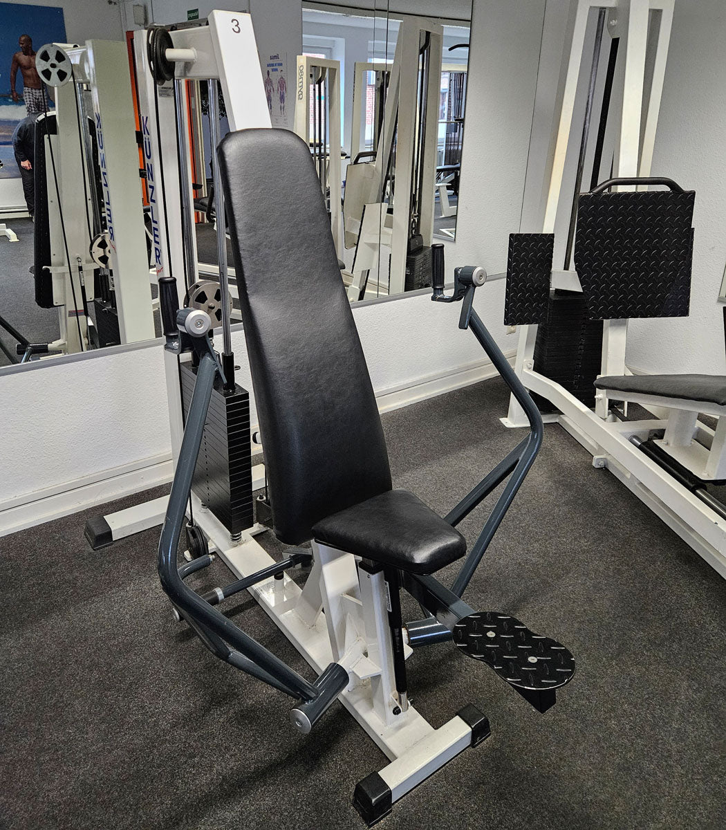 Künzler Bankdrückmaschine Bilateral, Chestpress, Brustpresse, Einstiegshilfe, 100kg Gewichtsblock, Oldschool Bodybuilding Kraftgerät, Rahmenfarbe Weiß, gebraucht und geprüft mit kleinen Gebrauchsspuren