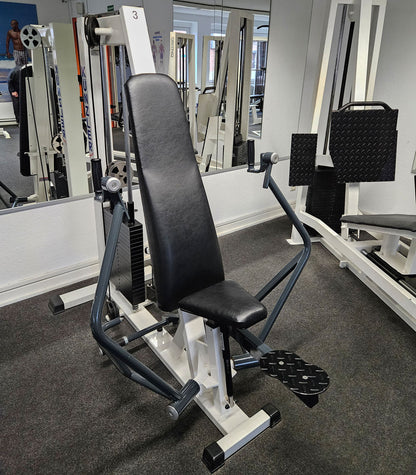 Künzler Bankdrückmaschine Bilateral, Chestpress, Brustpresse, Einstiegshilfe, 100kg Gewichtsblock, Oldschool Bodybuilding Kraftgerät, Rahmenfarbe Weiß, gebraucht und geprüft mit kleinen Gebrauchsspuren