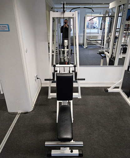 Künzler rowing machine with chest support and entry aid, row, lat rowing, old school bodybuilding strength machine, frame color white, used and tested with signs of wear