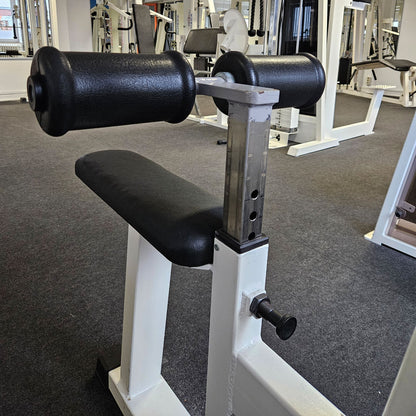 Latzug Bilateral, Pulldown, verschiedene Griffmöglichkeiten, Hersteller wahrscheinlich Künzler, Oldschool Bodybuilding Kraftgerät, Rahmenfarbe Weiß, gebraucht und geprüft mit Gebrauchsspuren