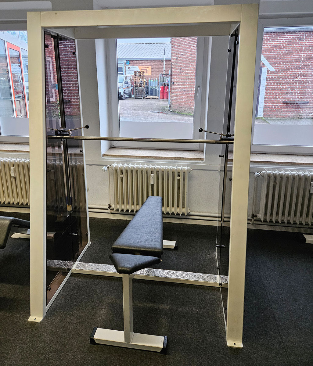 Sportesse Multipresse mit Steckgewichten, Oldschool Bodybuilding Kraftgerät - Rahmenfarbe Weiß, gebraucht und geprüft mit Gebrauchsspuren