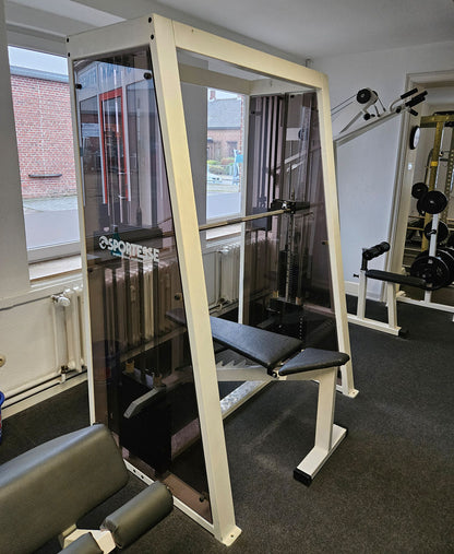 Sportesse Multipresse mit Steckgewichten, Oldschool Bodybuilding Kraftgerät - Rahmenfarbe Weiß, gebraucht und geprüft mit Gebrauchsspuren