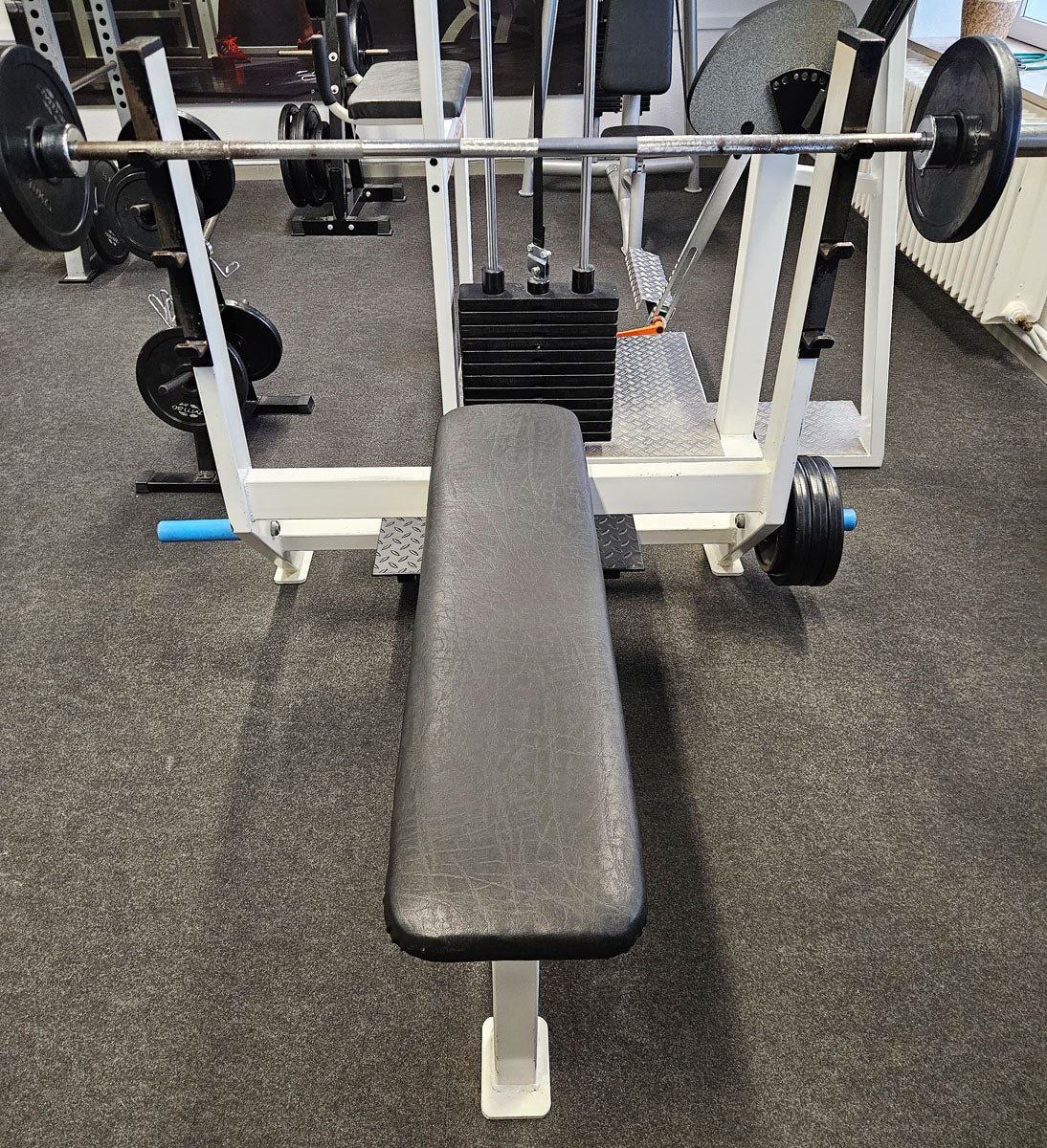 Flat press bench with shelves for bench press, bench press, old school bodybuilding, frame color white, used with signs of wear