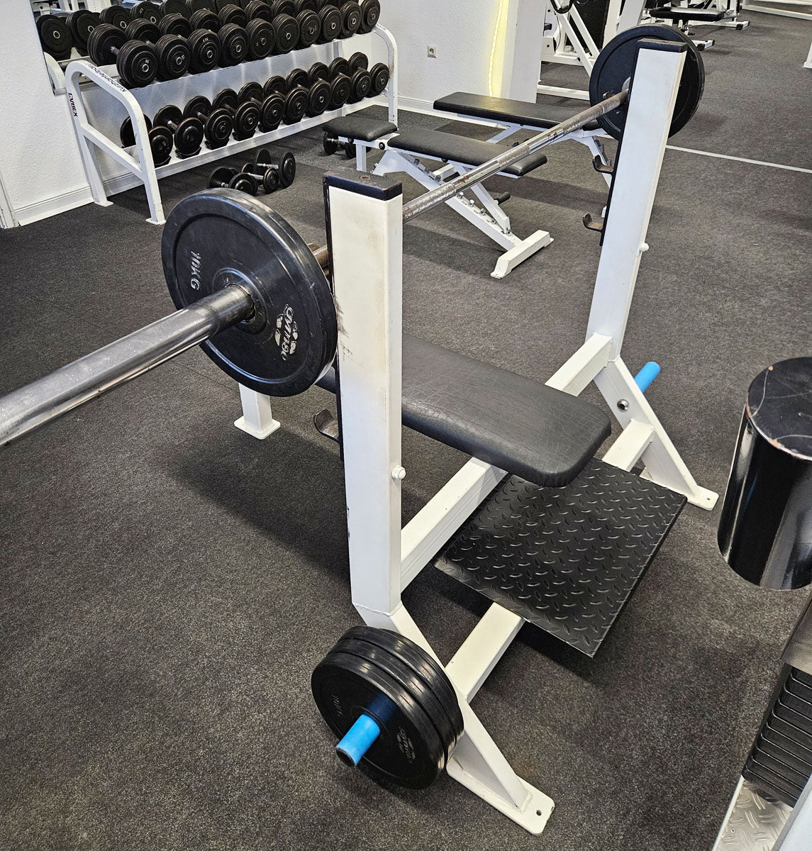 Flat press bench with shelves for bench press, bench press, old school bodybuilding, frame color white, used with signs of wear