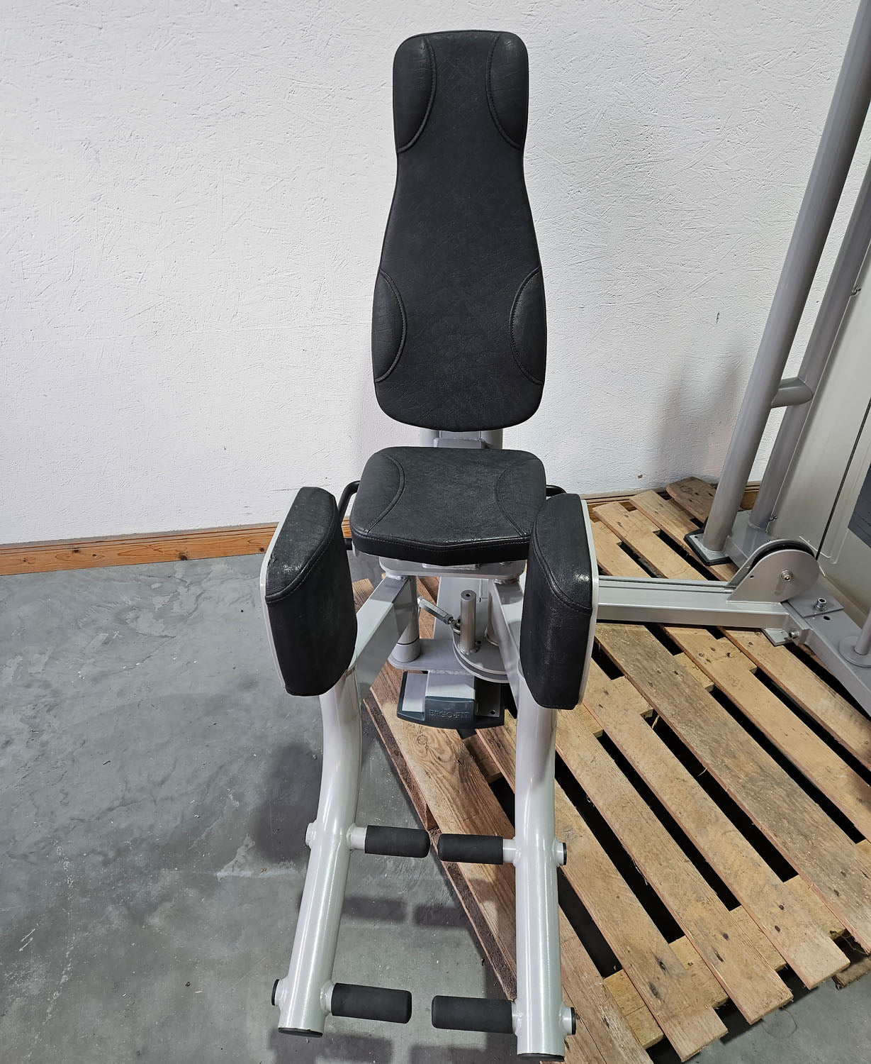 Ergo-Fit Abductor Machine, Hip Abduction Abductor, 4000 Series, Frame Color Silver, Upholstery Black, Used - Refurbished Condition