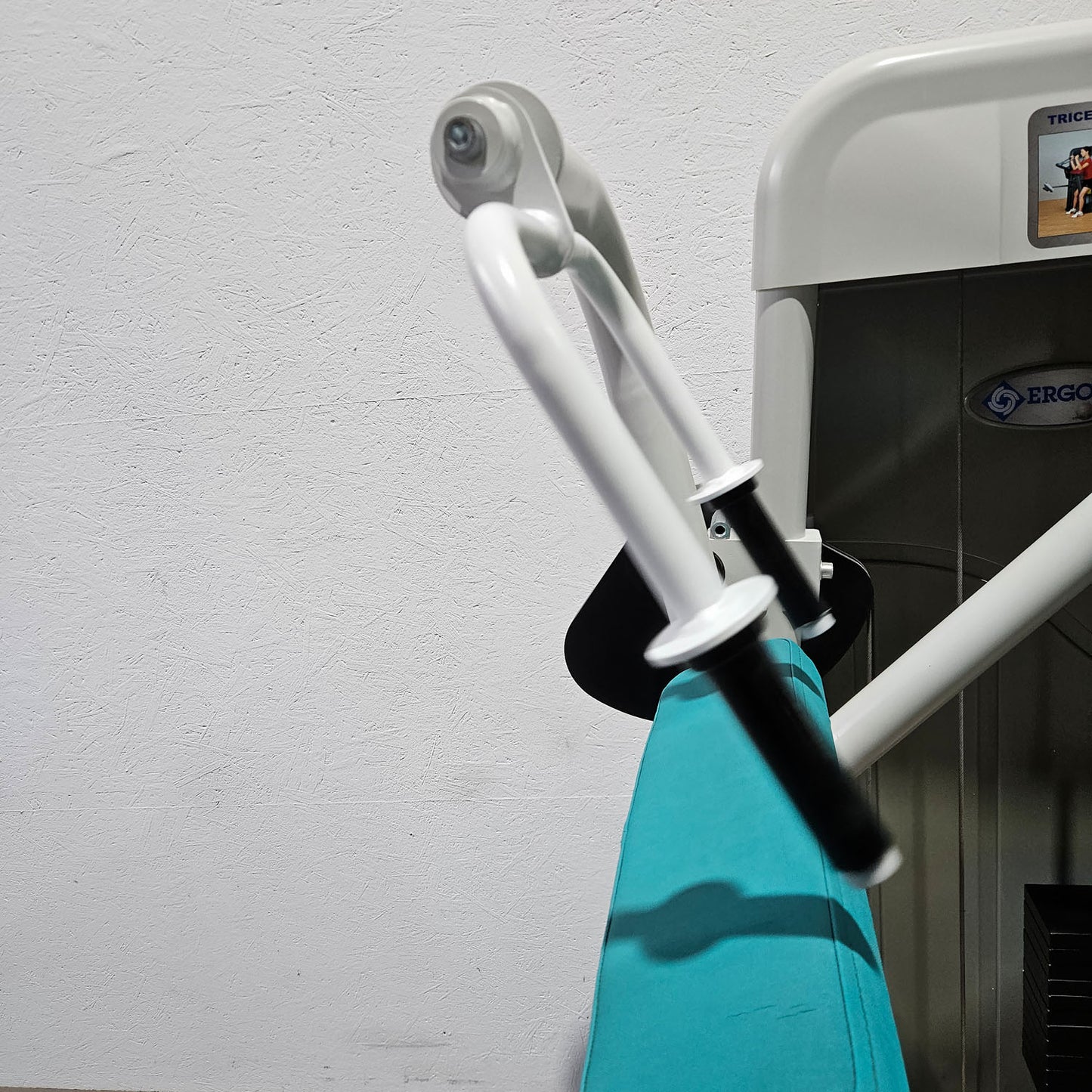 Ergo-Fit horizontal triceps machine, triceps extension, arm extension, 4000 series, frame color white, used - refurbished condition