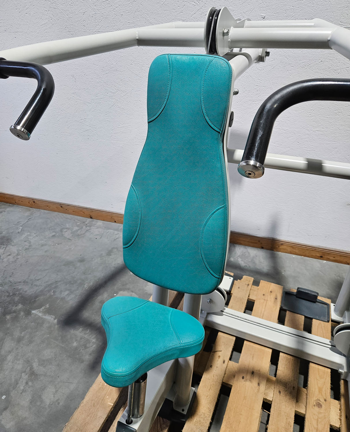 Ergo-Fit shoulder press, overhead press, 4000 series, frame color white, used - refurbished condition