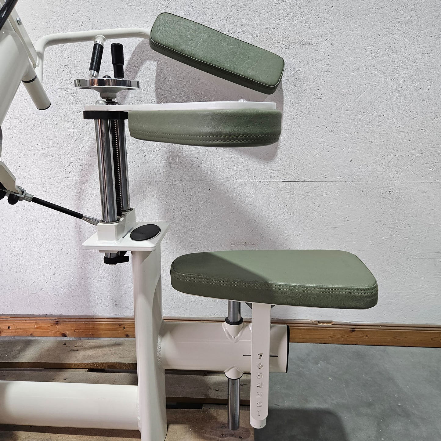 Gym80 Med80 3243 Lateralmaschine mit Trainingsarm, Lateralflexion, Latflex,  Seitneige-Maschine, Farbe Weiß, gebraucht - überholter Zustand