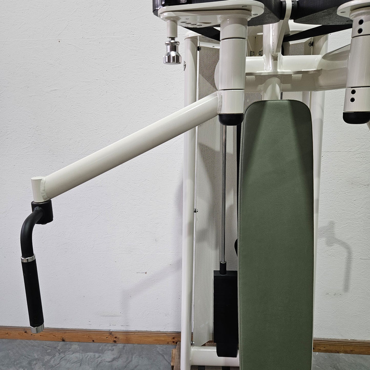 Gym80 3022 Butterfly, Sygnum, chest stabilizer, color white, used - refurbished condition