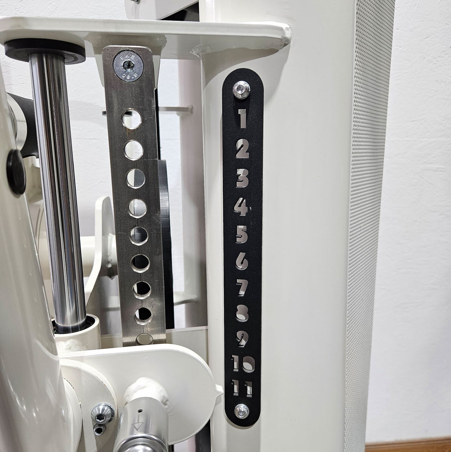 Gym80 Med80 3256 Multi Hip, Total Hip Kickmaschine, Hüftpendel, Farbe Weiß, gebraucht - überholter Zustand