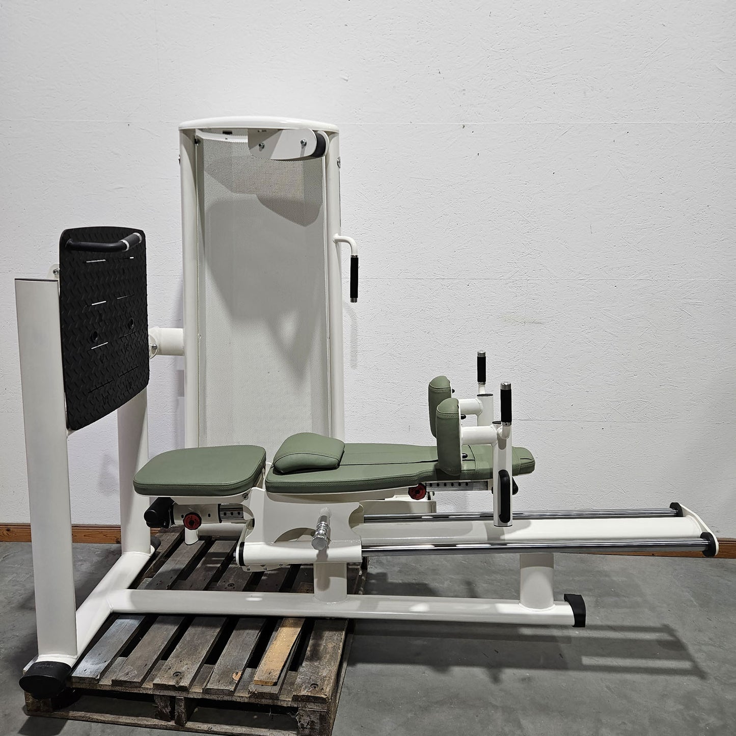 Gym80 Med80 3283 Funktionsstemme sitzend - liegend, Beinpresse verstellbar, Farbe Weiß, gebraucht - überholter Zustand