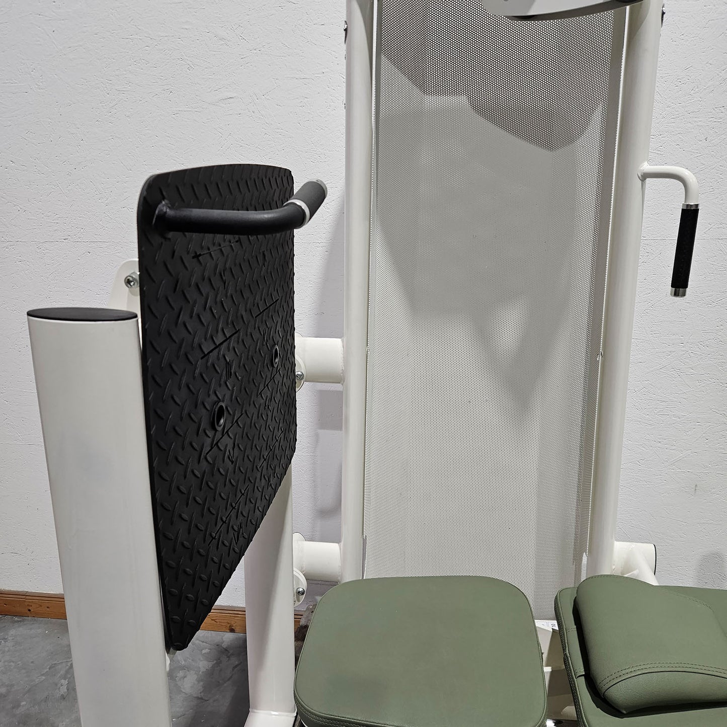 Gym80 Med80 3283 Funktionsstemme sitzend - liegend, Beinpresse verstellbar, Farbe Weiß, gebraucht - überholter Zustand