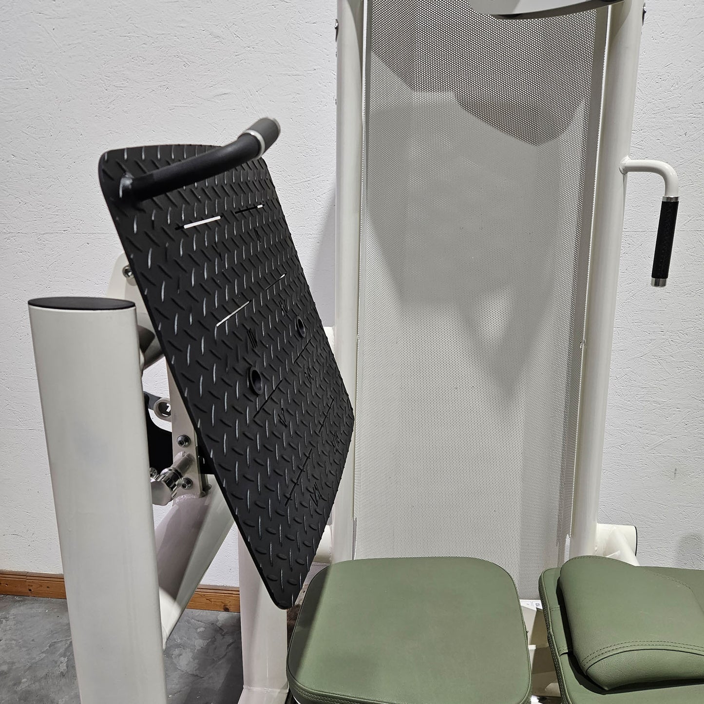 Gym80 Med80 3283 Funktionsstemme sitzend - liegend, Beinpresse verstellbar, Farbe Weiß, gebraucht - überholter Zustand