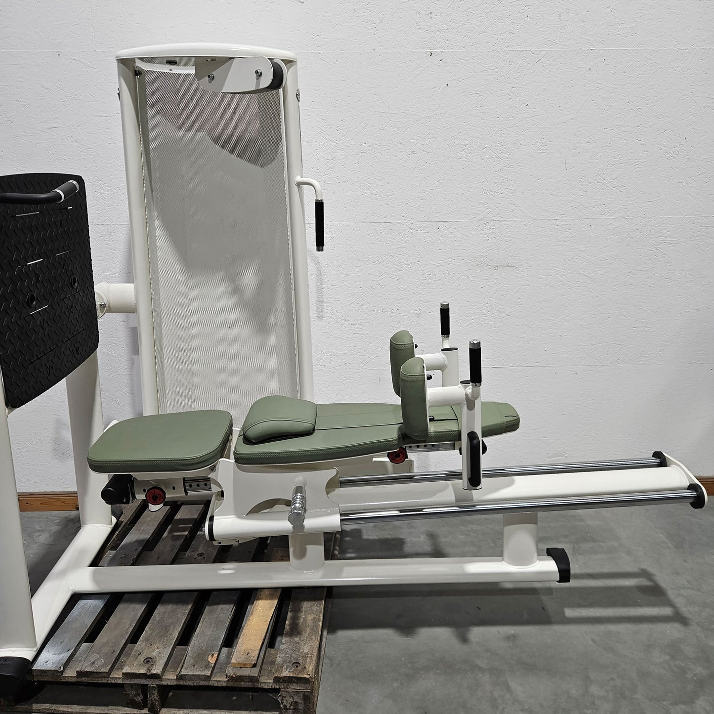 Gym80 Med80 3283 Funktionsstemme sitzend - liegend, Beinpresse verstellbar, Farbe Weiß, gebraucht - überholter Zustand