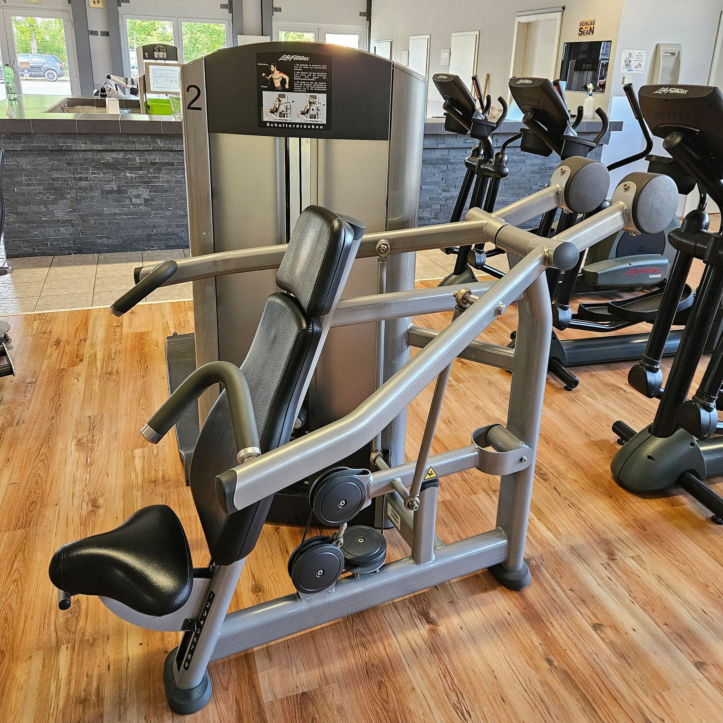 Life Fitness Shoulder Press, Overhead Press, Signature Series, Frame Color Silver, Used - Refurbished Condition