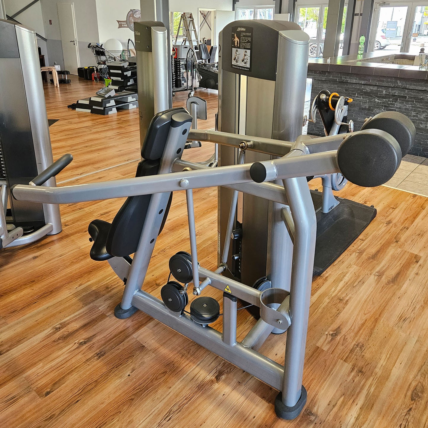Life Fitness Shoulder Press, Overhead Press, Signature Series, Frame Color Silver, Used - Refurbished Condition