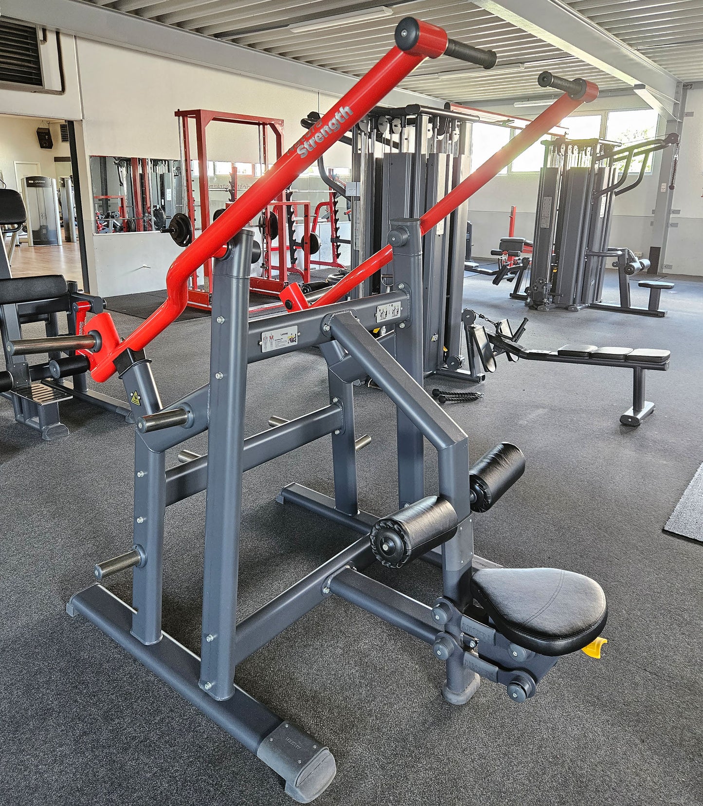 Master Sport Plate loaded Set, 10 Kraftgeräte, Farbe Schwarz und Rot, gebraucht - geprüfter Zustand