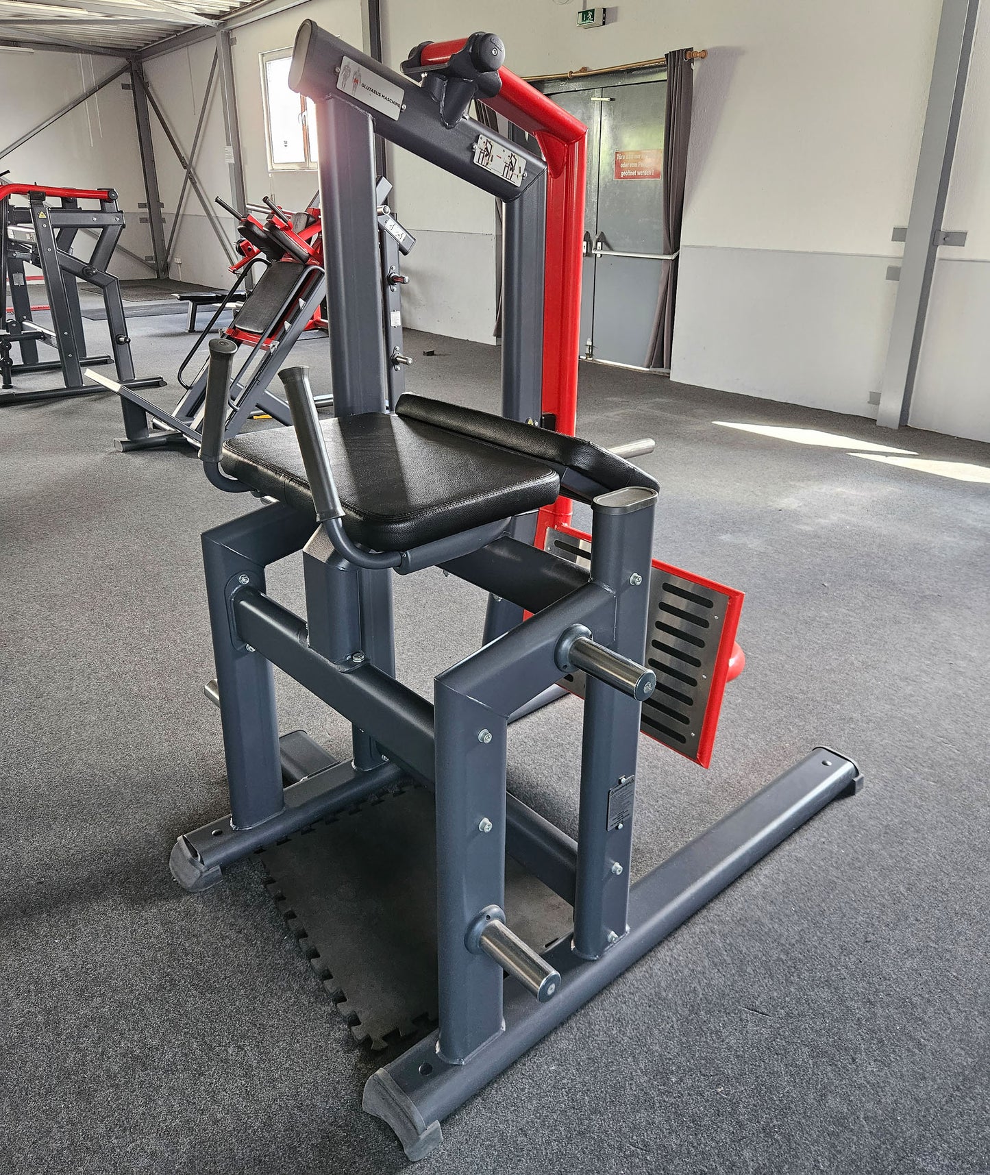 Master Sport Plate loaded Set, 10 Kraftgeräte, Farbe Schwarz und Rot, gebraucht - geprüfter Zustand