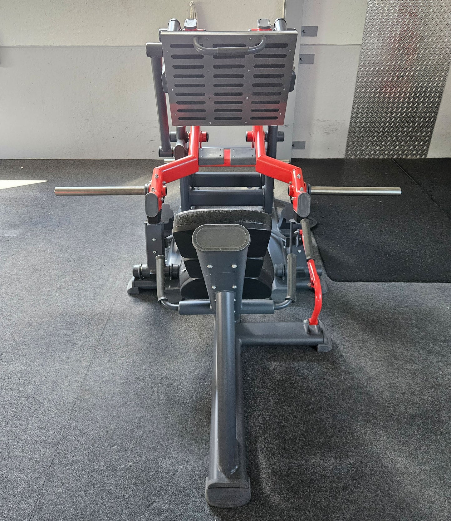 Master Sport Plate loaded Set, 10 Kraftgeräte, Farbe Schwarz und Rot, gebraucht - geprüfter Zustand